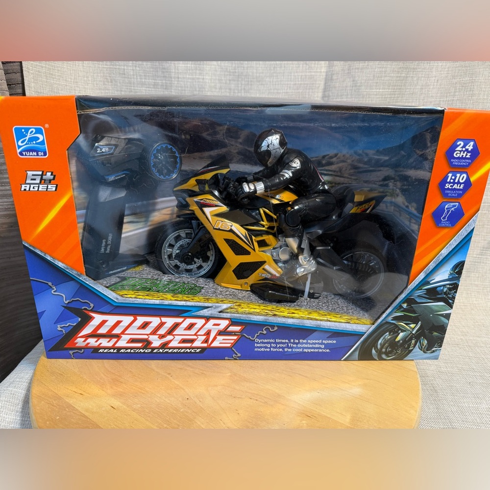 NWT Liberty Imports 2.4G RC Remote Control Stunt Motorcycle with Riding Figure